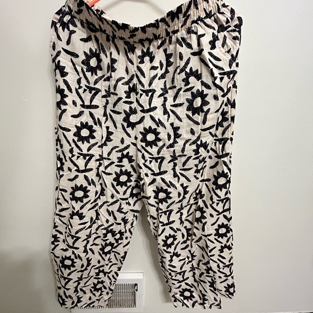 Christian Siriano linen blend dress pants, black floral design, size medium